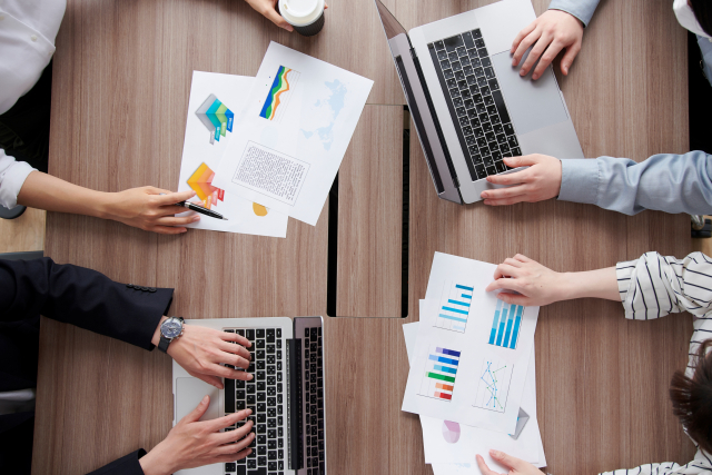 社会人が自然に出会うのが難しい3つの理由